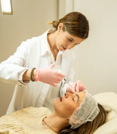 medicina-estetica-en-ibi-cara-doctora